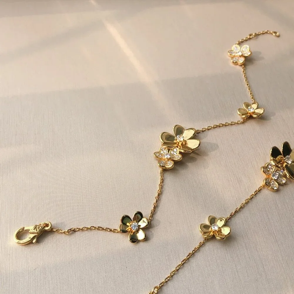 Excellent Used Condition VCA Bracelet - Picture 1 of 9